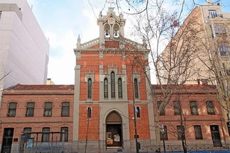 Facciata del Monastero di Nostra Signora di Maravillas a Madrid, Spagna