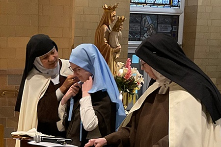 Toma del hábito en el Monasterio Carmelita de Allentown (EEUU)